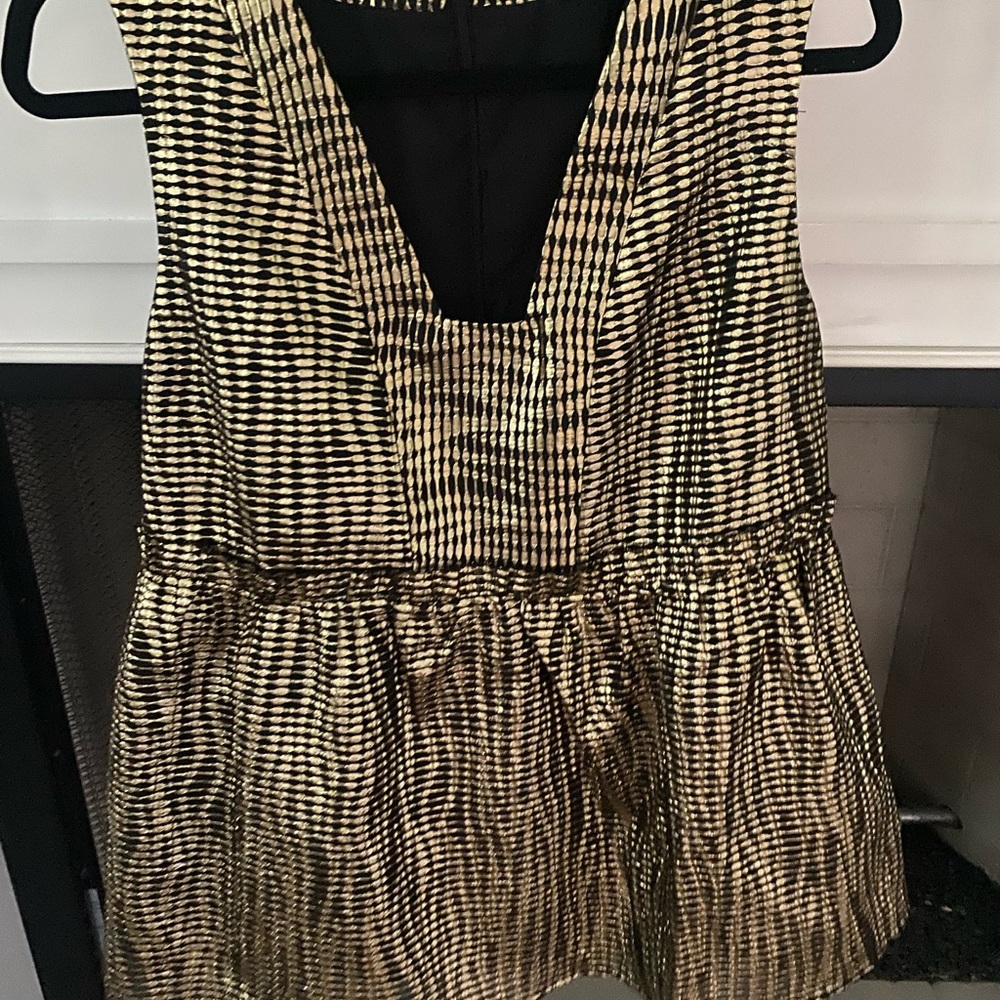 Tuckernuck metallic top~perfect for the holidays with a black skirt or jeans!